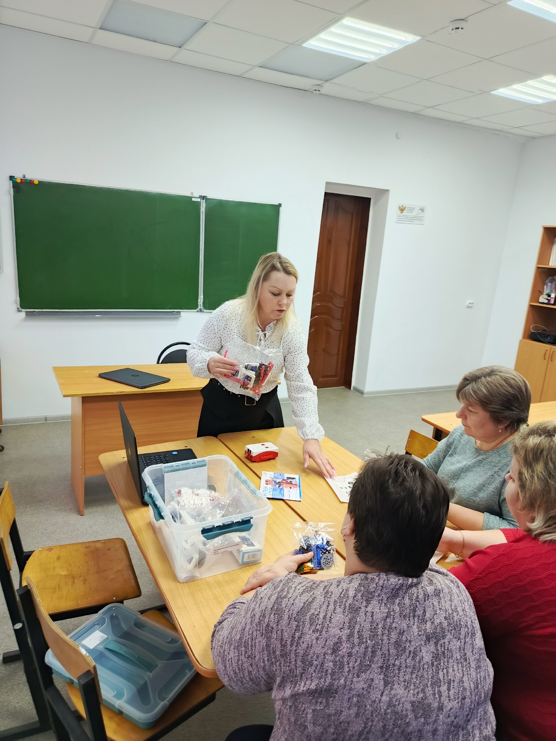 Мастер – класс для педагогов школы по вопросам преподавания физики, технологии.